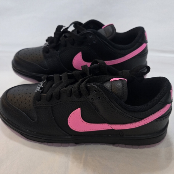 Nike Dunk MensBlack Sneakers with Pink Accents